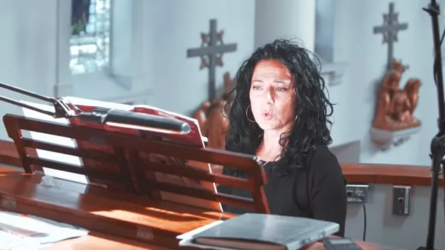 Anahit performing Ave Maria at St. Ann Cathedral wedding